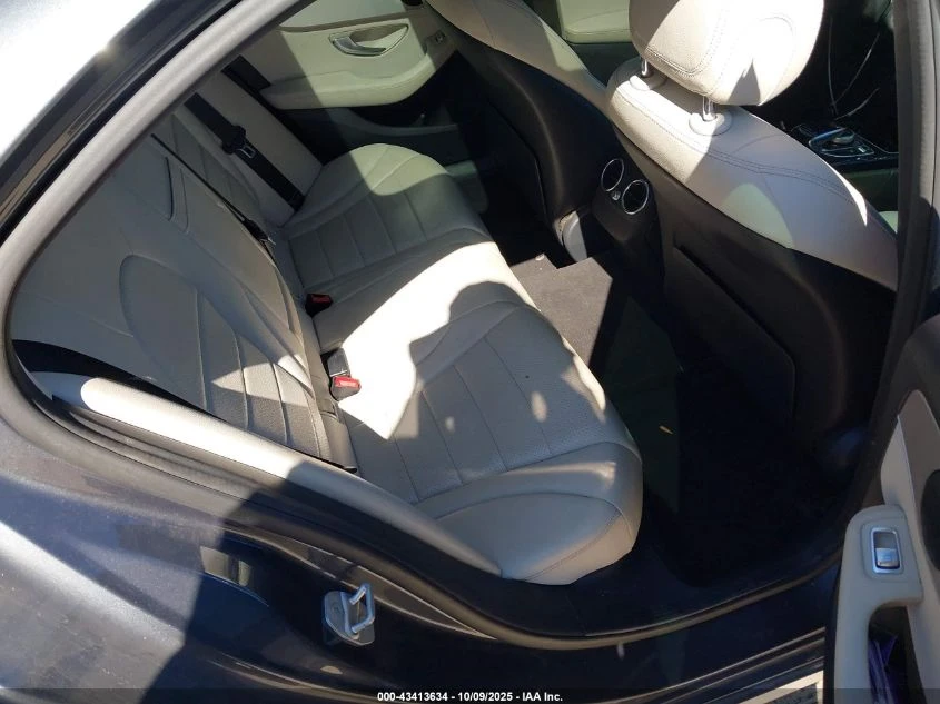 Mercedes-Benz C 300 4MATIC/PANORAMA/ПОДГРЕВ/ВИДЕО НА МОТОР - изображение 10