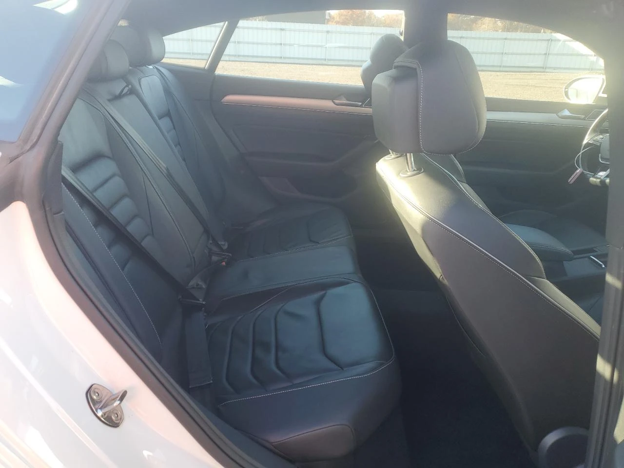 VW Arteon SEL R-Line FWD - изображение 10