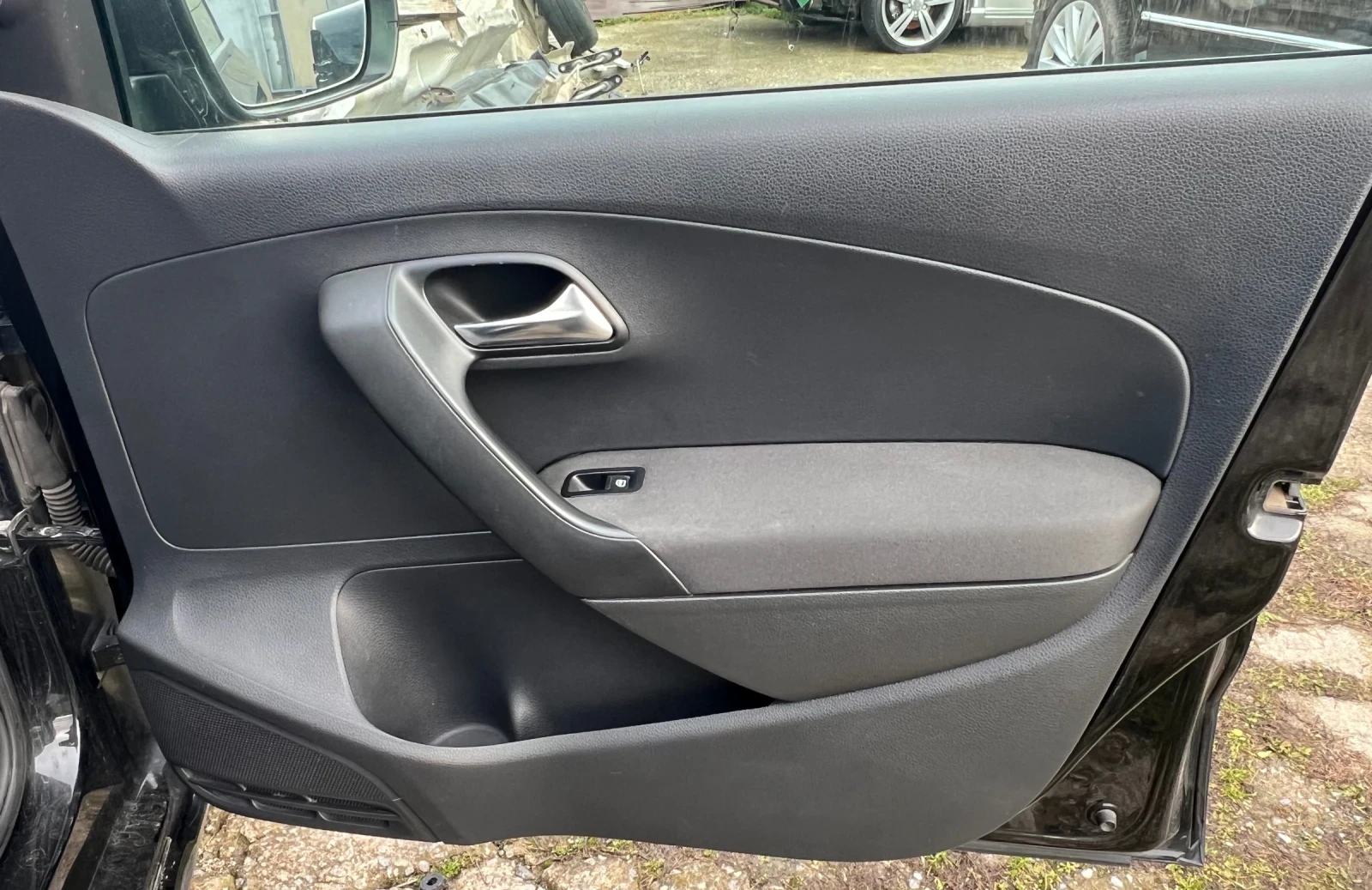 VW Polo 1.6TDi CAY, снимка 11 - Автомобили и джипове - 54136391