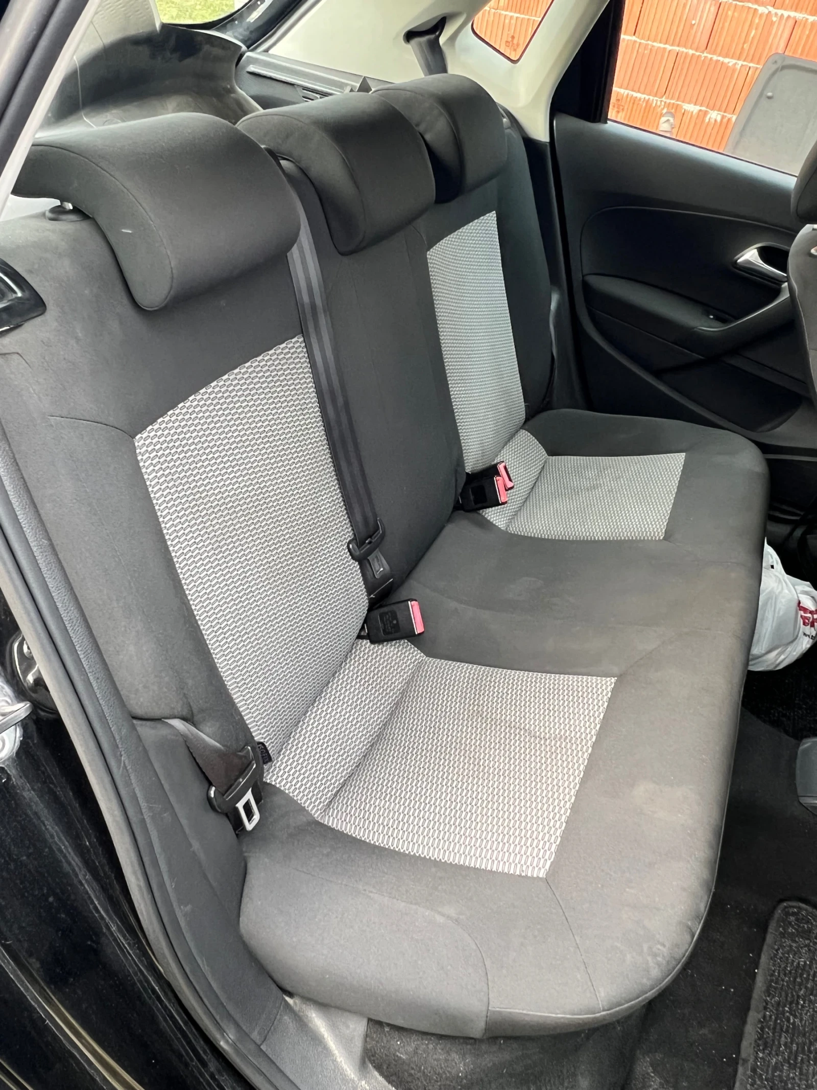 VW Polo 1.6TDi CAY, снимка 9 - Автомобили и джипове - 54136391