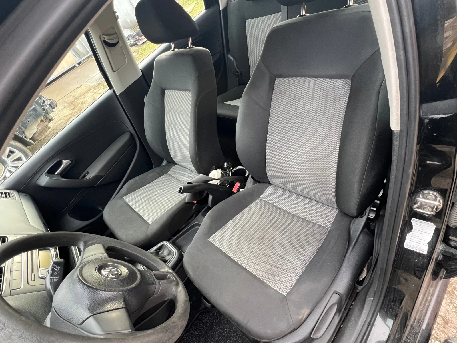 VW Polo 1.6TDi CAY, снимка 10 - Автомобили и джипове - 54136391