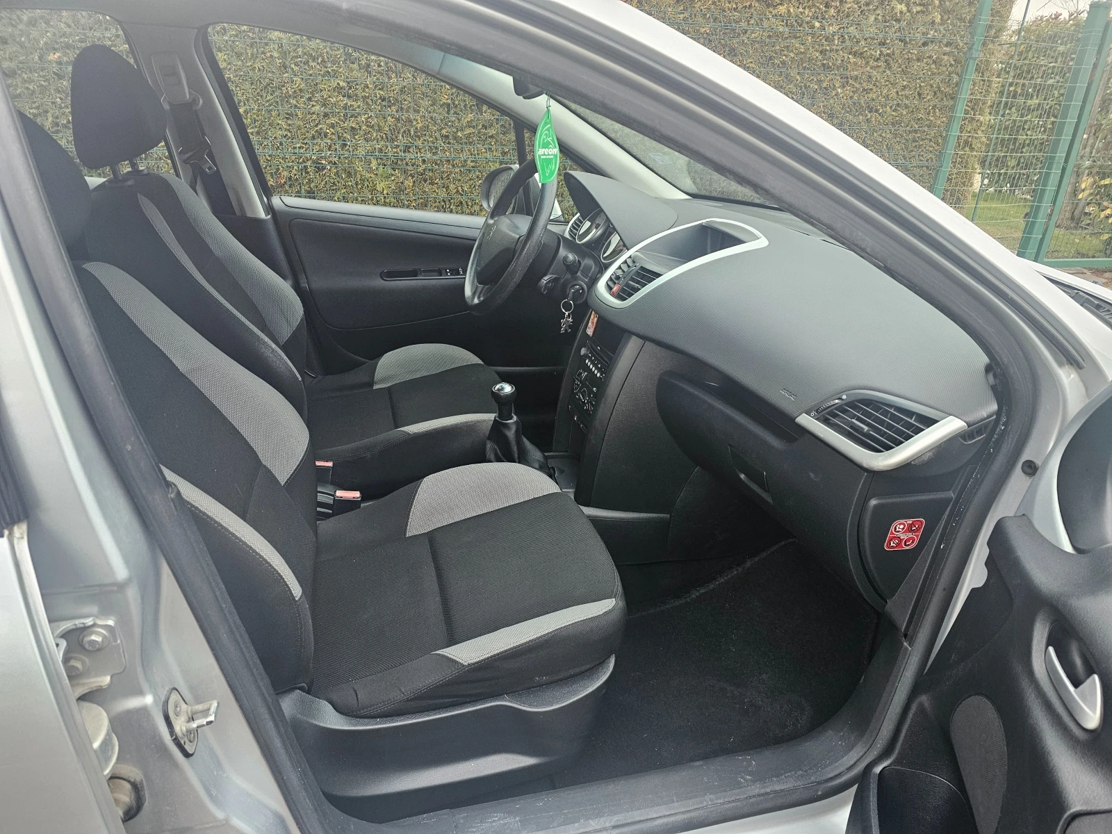 Peugeot 207 Газ-инж-Гаражно, снимка 13 - Автомобили и джипове - 54231260