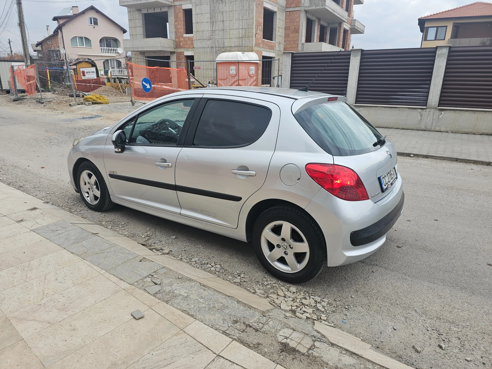 Peugeot 207 Газ-инж-Гаражно, снимка 4 - Автомобили и джипове - 54231260