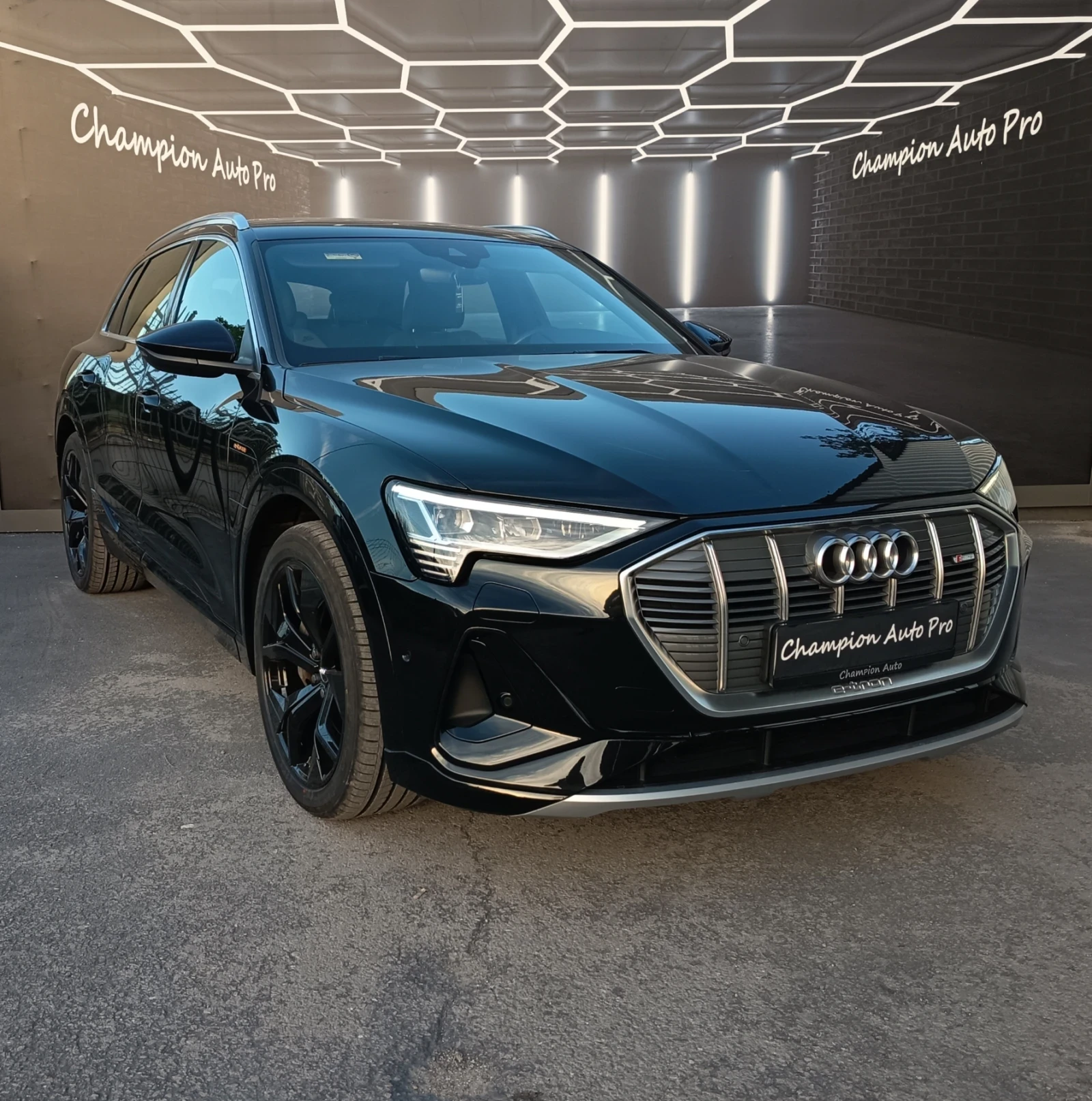 Audi E-Tron 50 2xS-Line , снимка 3 - Автомобили и джипове - 55022657