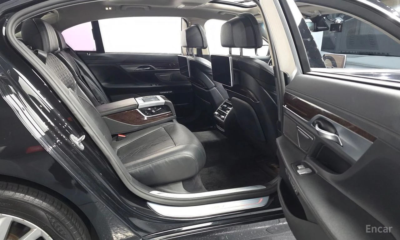 BMW 740 Li* XDRIVE* ОБДУХВАНЕ* HARMON* KARDON* ДИСТРОНИК* , снимка 14 - Автомобили и джипове - 55104112
