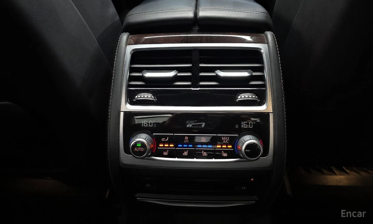 BMW 740 Li* XDRIVE* ОБДУХВАНЕ* HARMON* KARDON* ДИСТРОНИК* , снимка 16 - Автомобили и джипове - 55104112