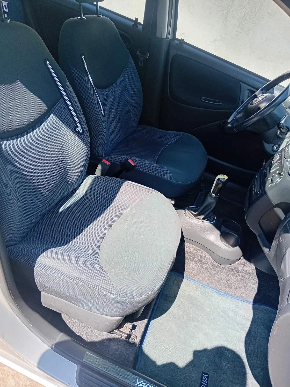Toyota Yaris 1.3, снимка 9 - Автомобили и джипове - 55749804