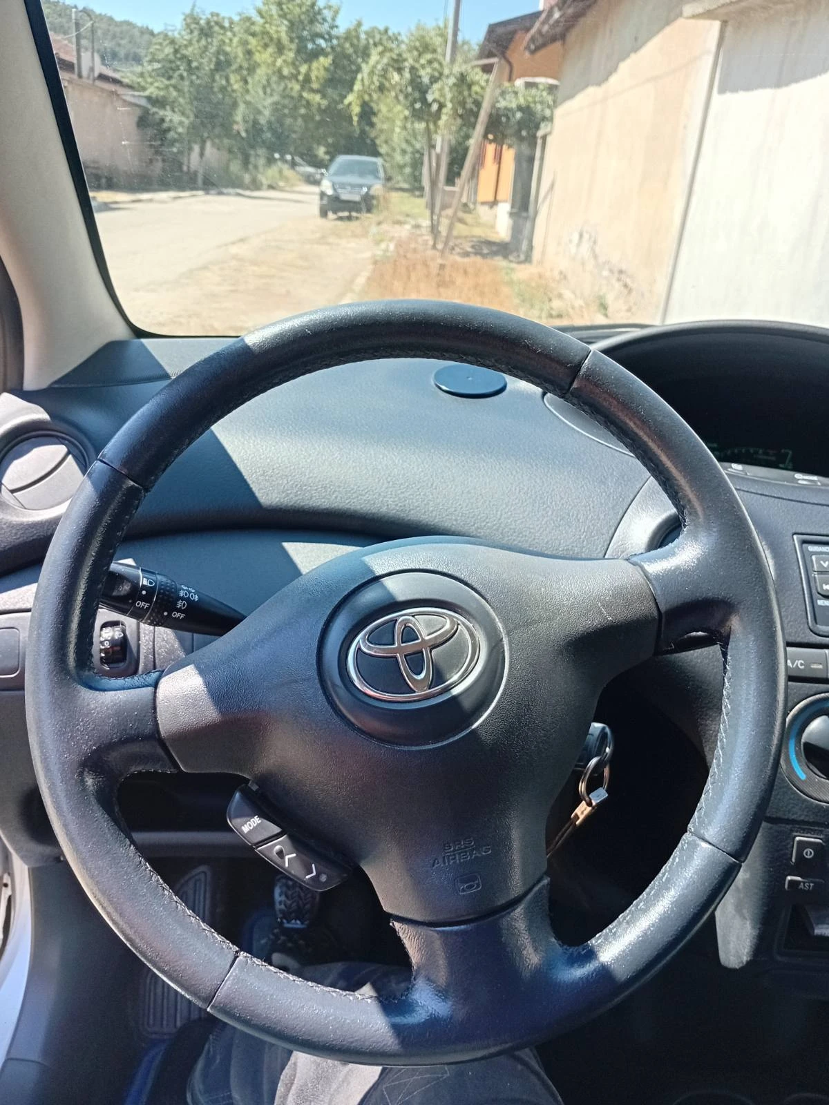 Toyota Yaris 1.3, снимка 7 - Автомобили и джипове - 55749804