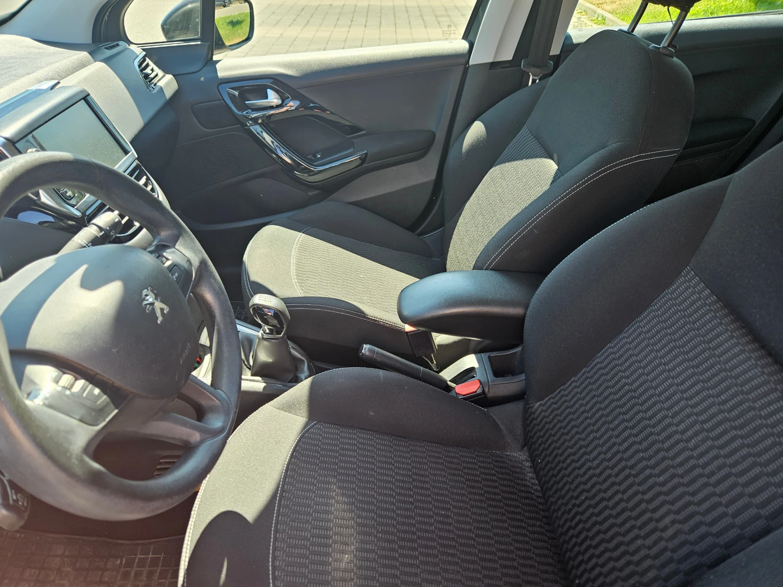 Peugeot 208, снимка 8 - Автомобили и джипове - 55831487