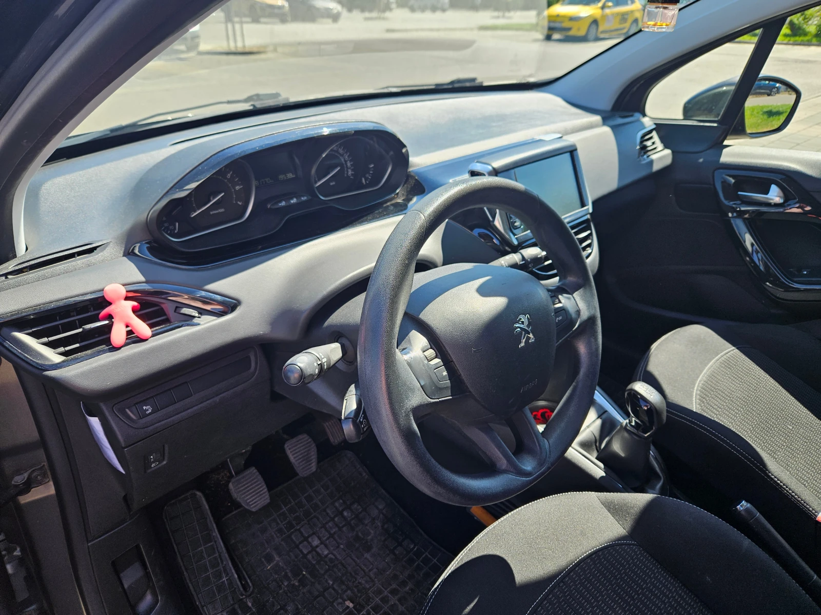 Peugeot 208, снимка 7 - Автомобили и джипове - 55831487