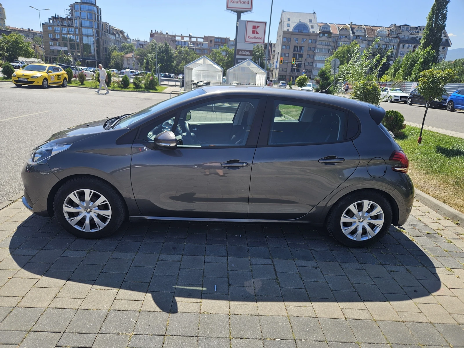 Peugeot 208, снимка 5 - Автомобили и джипове - 55831487