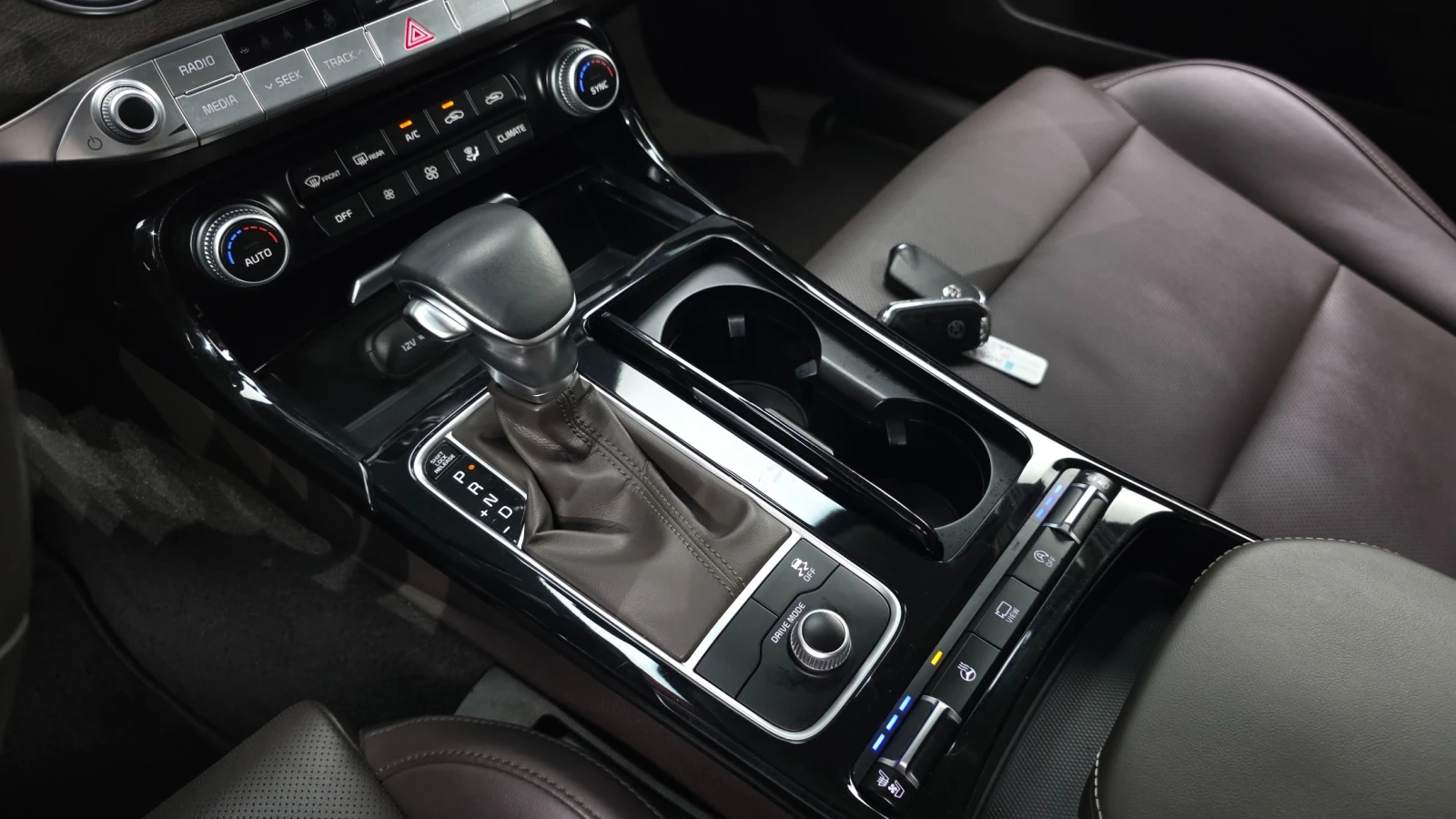 Kia Stinger 2.0 Turbo AWD, снимка 9 - Автомобили и джипове - 55949642
