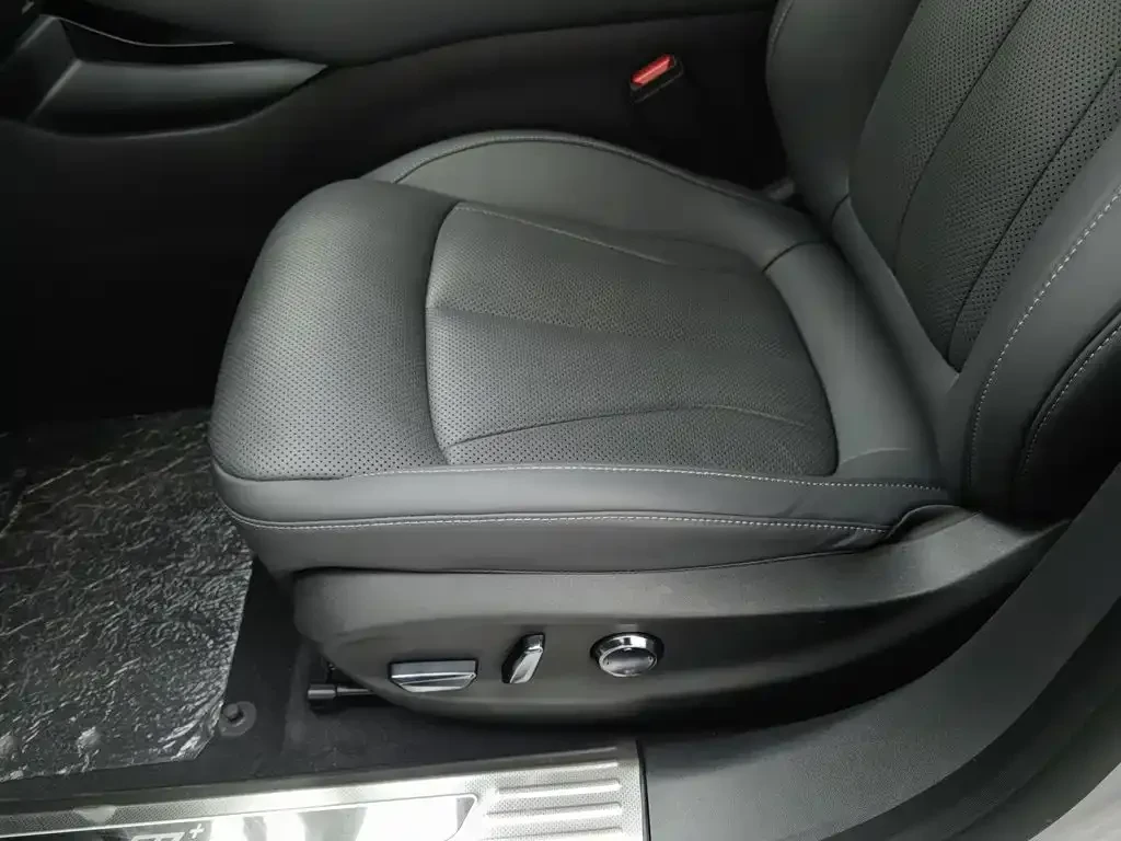 Xpeng P7 Ultra Long Range Max Flagship Edition 2025 RWD, снимка 16 - Автомобили и джипове - 56662394