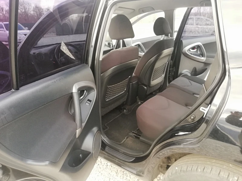 Toyota Rav4 2.2D4D kli 4x4 136ks, снимка 10 - Автомобили и джипове - 48958799