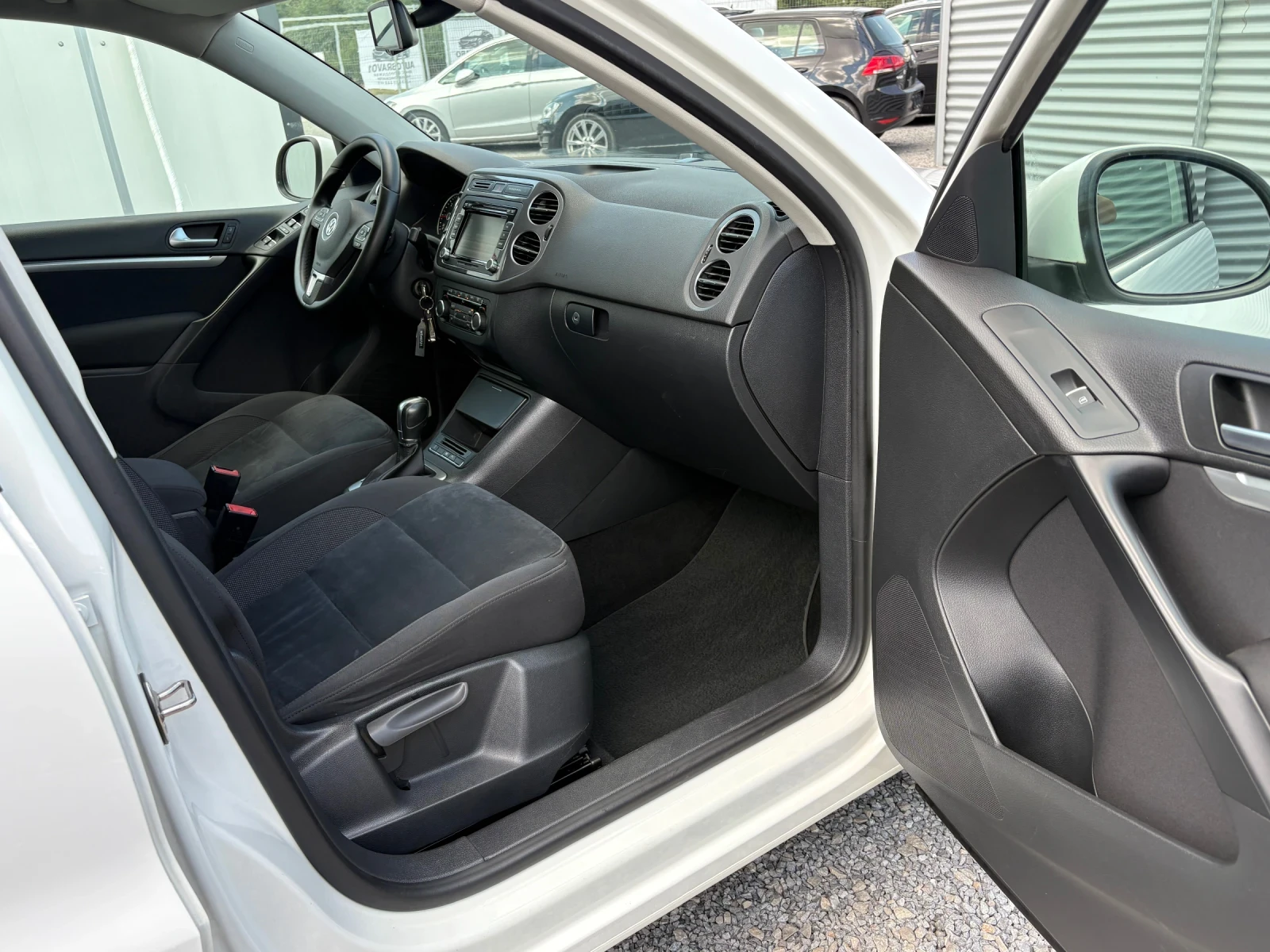 VW Tiguan 2 0TDI-4x4-АВТОМАТИК-HI-LINE - изображение 9