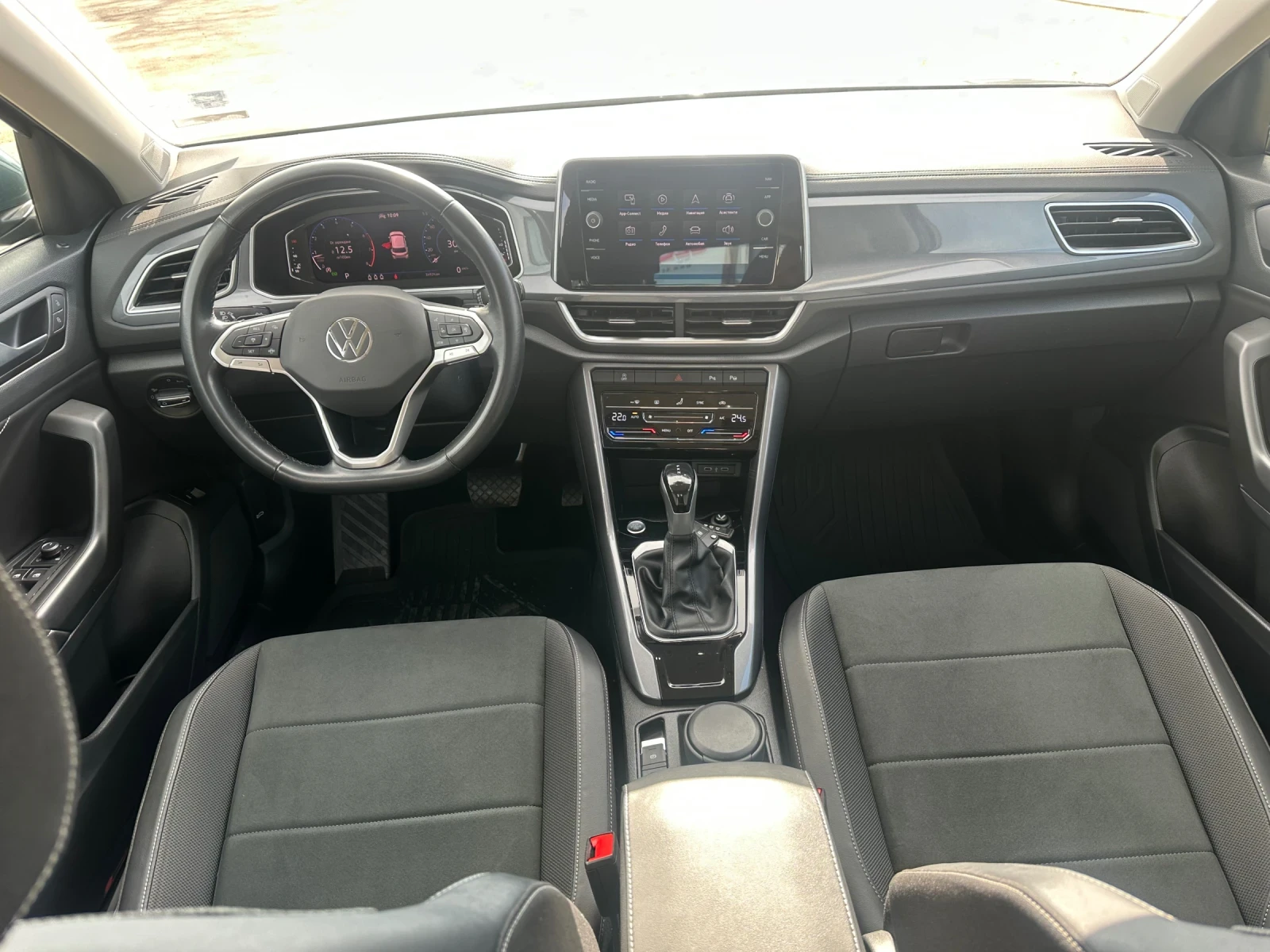 VW T-Roc 1.5tsi, Facelift, Всички екстри!!!  - изображение 9