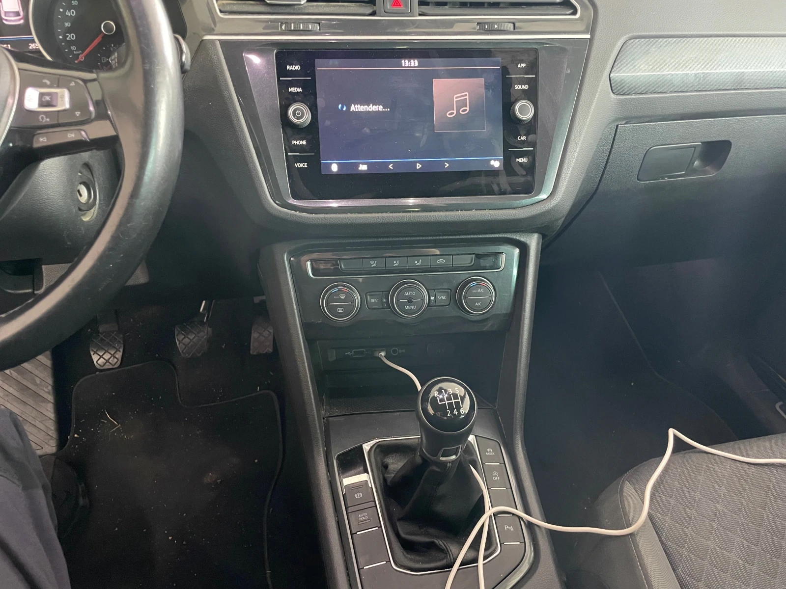 VW Tiguan 1.6 TDI RLINE , снимка 12 - Автомобили и джипове - 53756033