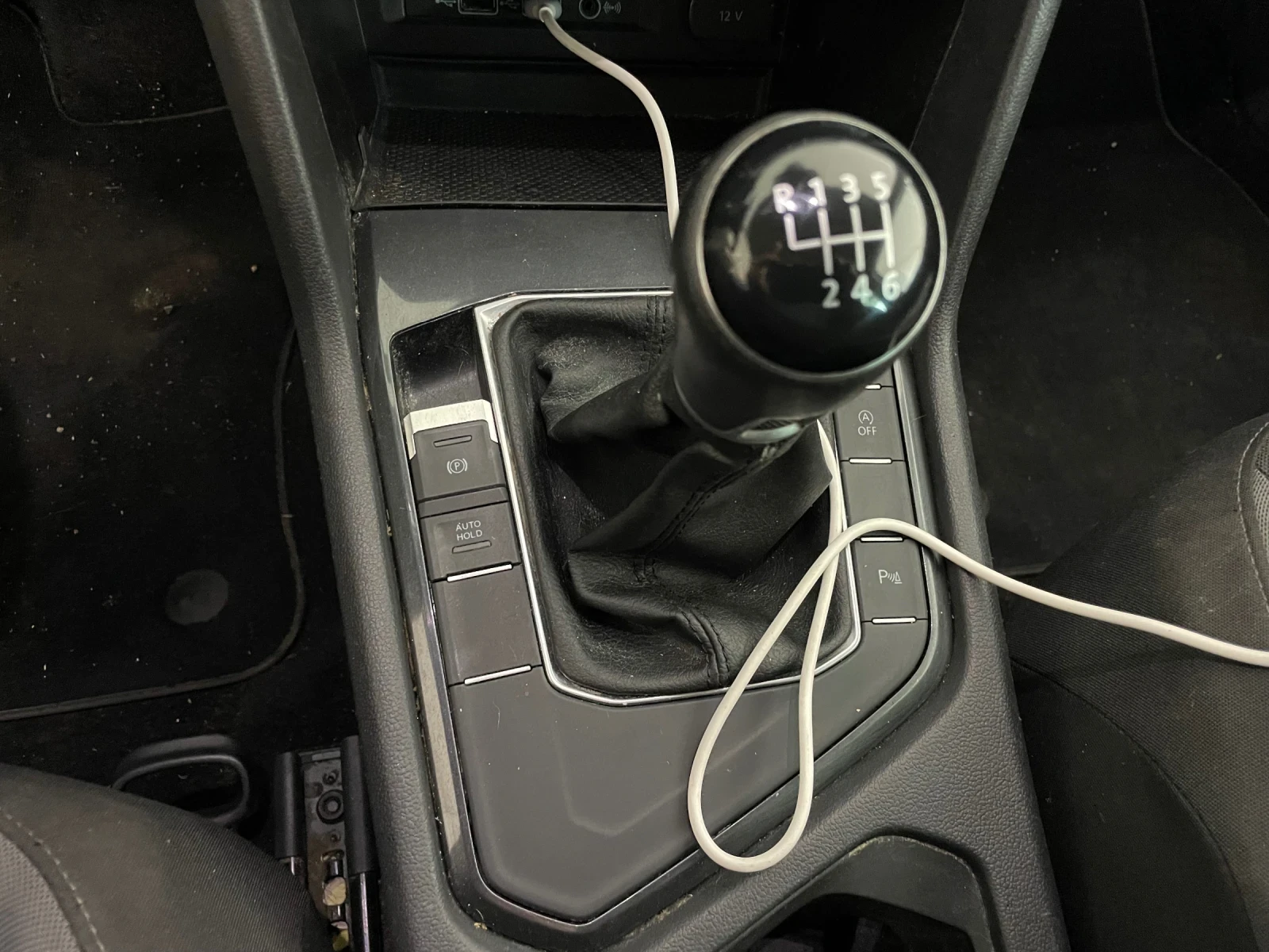 VW Tiguan 1.6 TDI RLINE , снимка 13 - Автомобили и джипове - 53756033