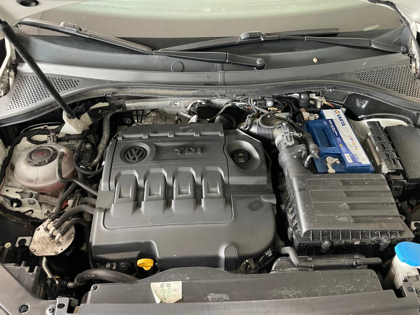 VW Tiguan 1.6 TDI RLINE , снимка 15 - Автомобили и джипове - 53756033