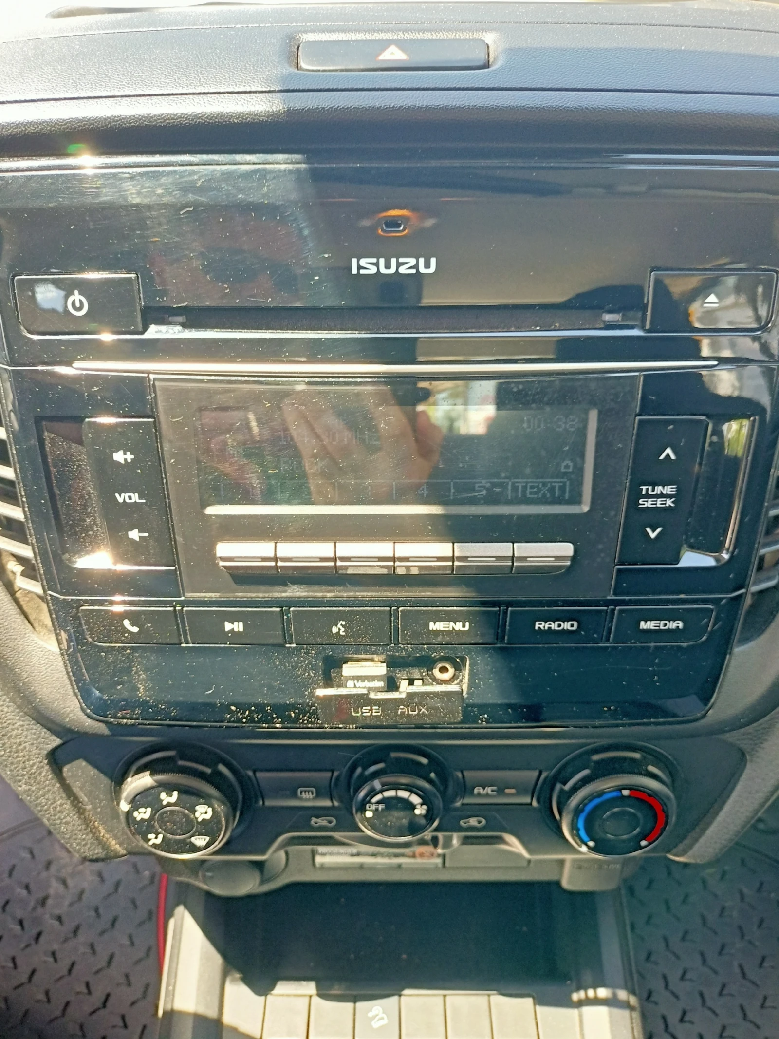 Isuzu D-max III - 1.9d 4WD Double Cab, снимка 12 - Автомобили и джипове - 54701336
