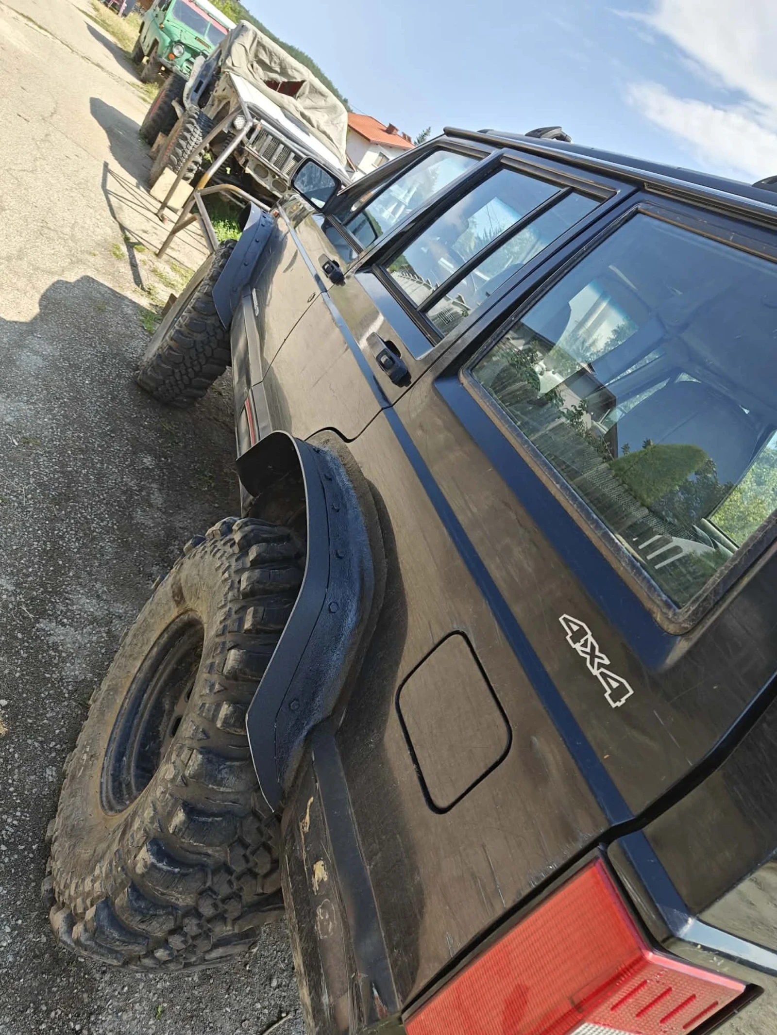Jeep Cherokee, снимка 4 - Автомобили и джипове - 55434554
