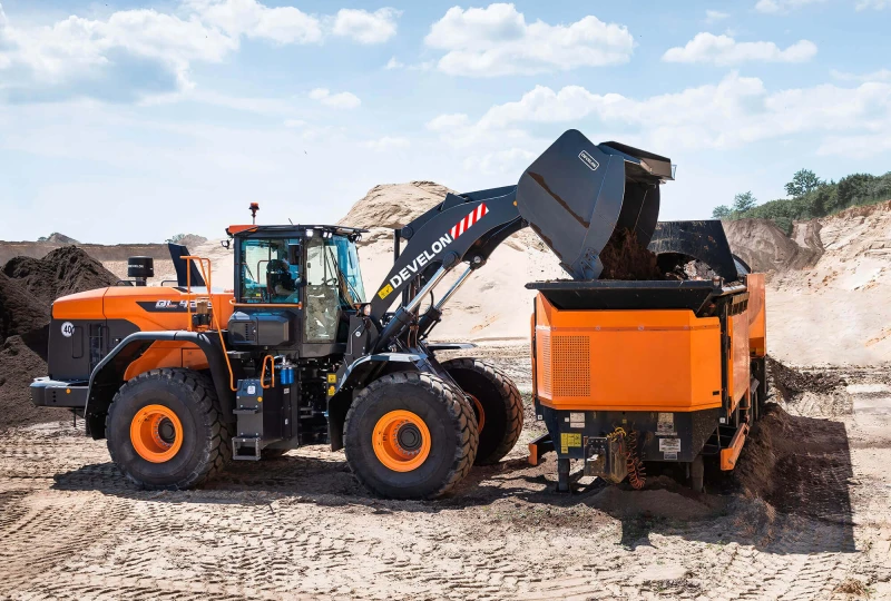 Челен товарач Develon DL420-7, снимка 2 - Индустриална техника - 22539912