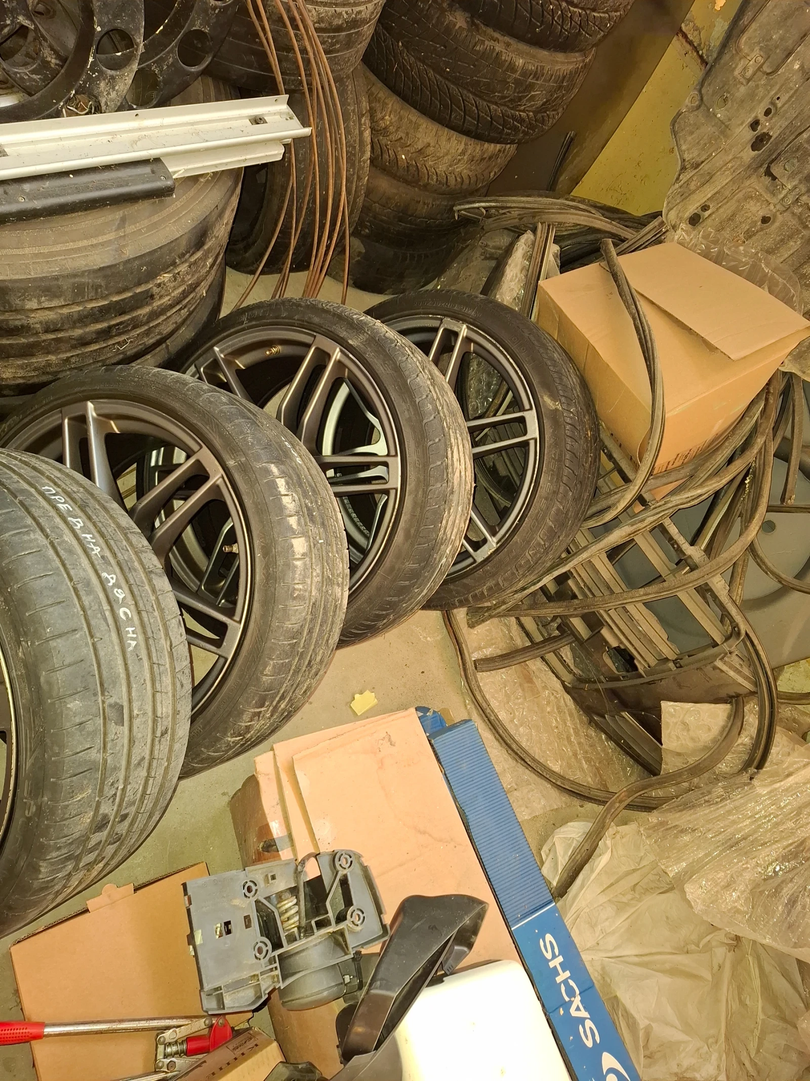    235/35R19 | Mobile.bg   9