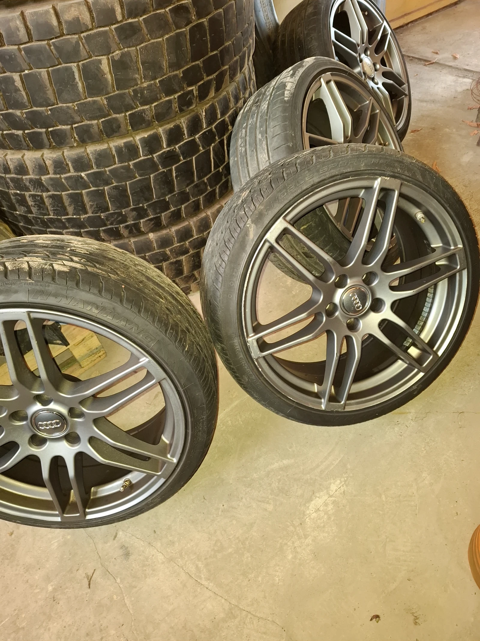    235/35R19 | Mobile.bg   1