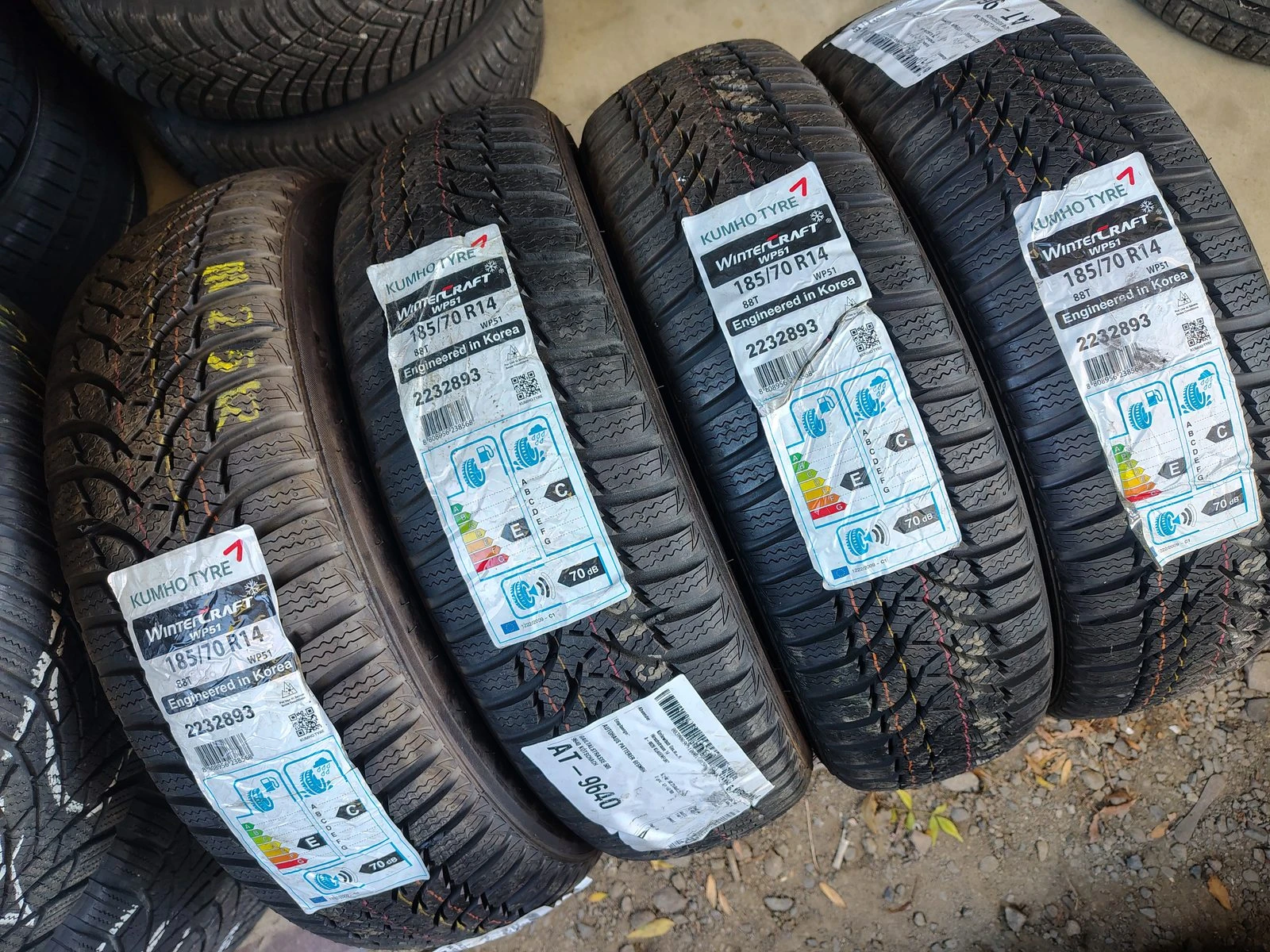 Гуми Зимни 185/70R14, снимка 2 - Гуми и джанти - 56730216