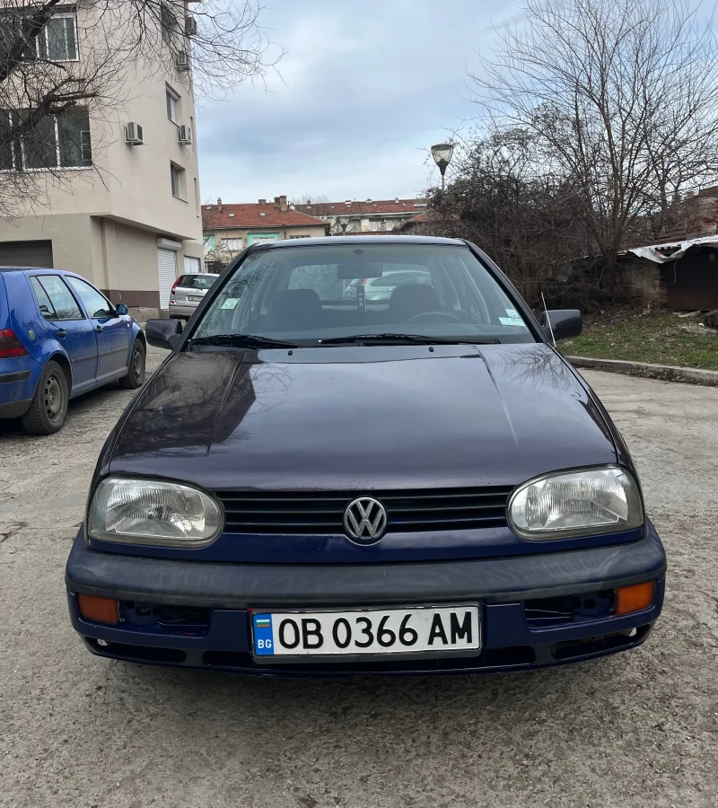 VW Golf 1.8i, снимка 1 - Автомобили и джипове - 48588243