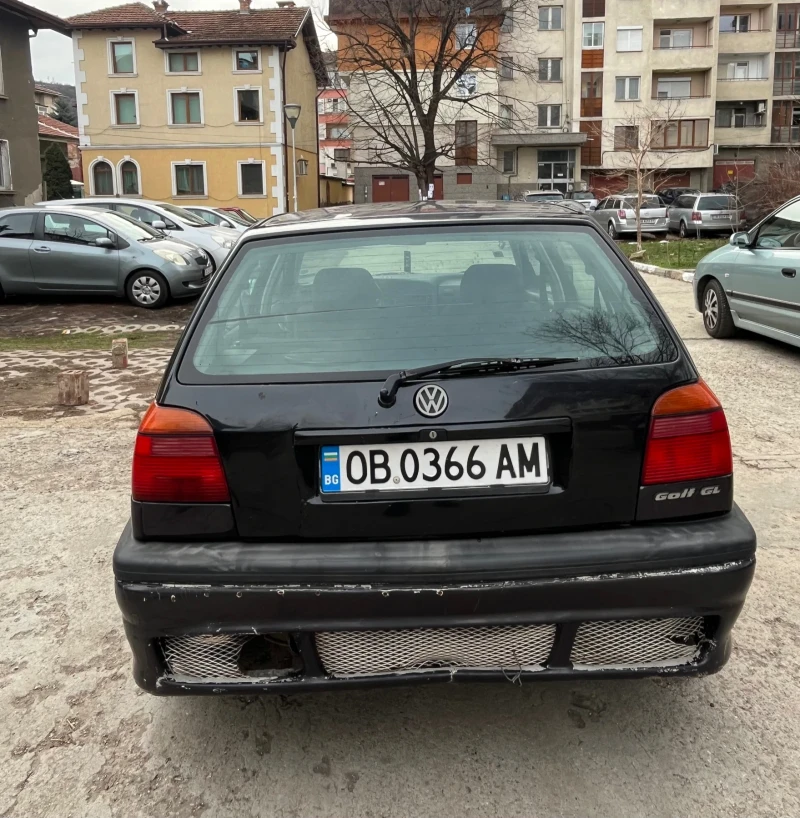 VW Golf 1.8i, снимка 4 - Автомобили и джипове - 48588243