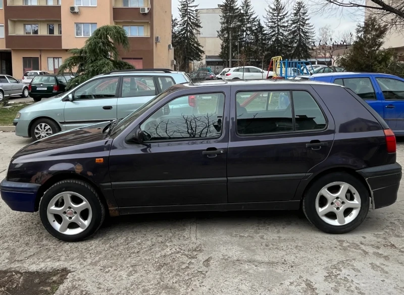 VW Golf 1.8i, снимка 3 - Автомобили и джипове - 48588243