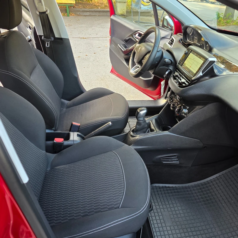 Peugeot 208 1.2i STYLE NAVI EVRO 6B, снимка 11 - Автомобили и джипове - 51913163