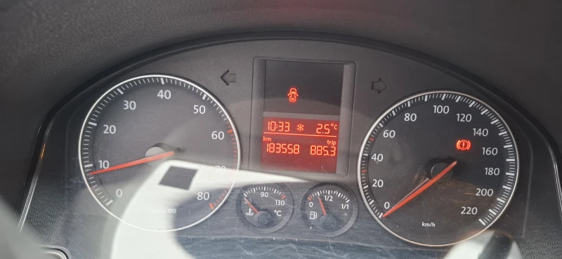 VW Golf 1, 4бен.75к.Климатроник., снимка 4 - Автомобили и джипове - 52745515