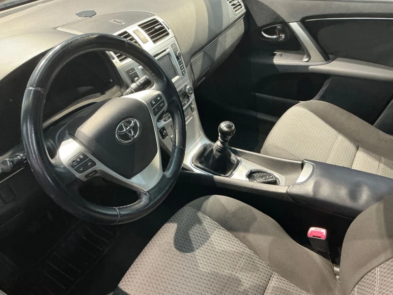 Toyota Avensis 1.8 VALVEMATIC* Facelift* , снимка 7 - Автомобили и джипове - 52846900