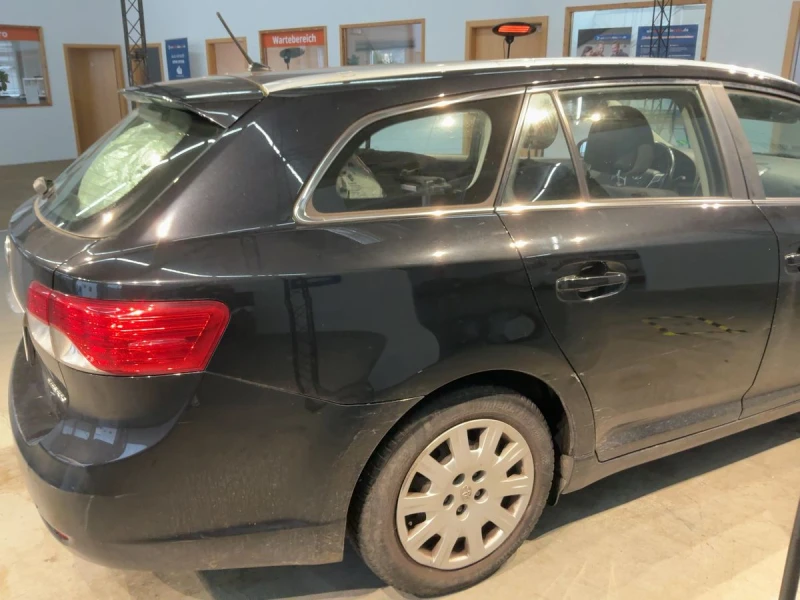 Toyota Avensis 1.8 VALVEMATIC* Facelift* , снимка 4 - Автомобили и джипове - 52846900