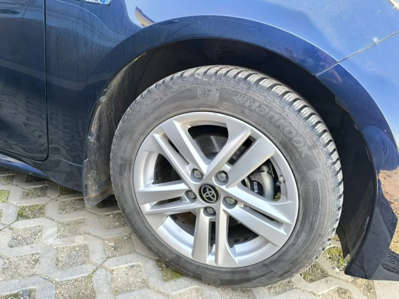 Toyota Corolla Executive 1.8 Hybrid, снимка 12 - Автомобили и джипове - 52868160