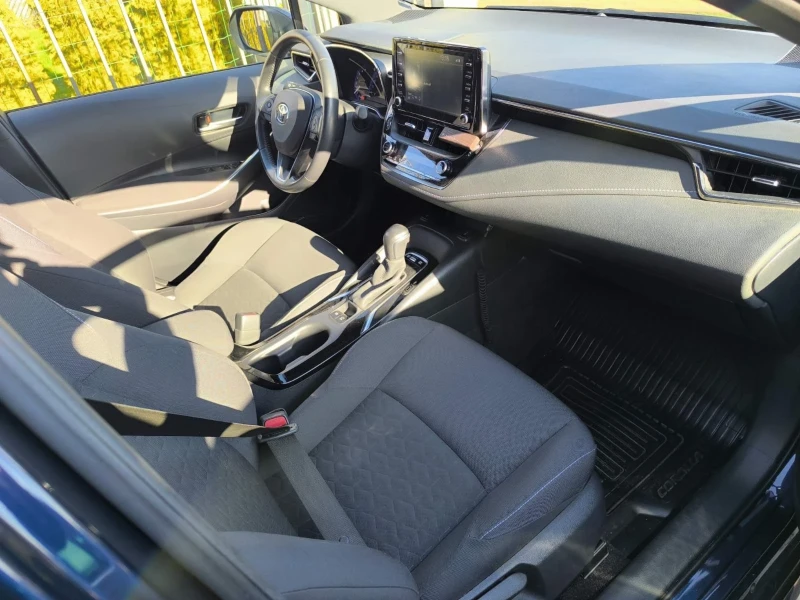 Toyota Corolla Executive 1.8 Hybrid, снимка 8 - Автомобили и джипове - 52868160