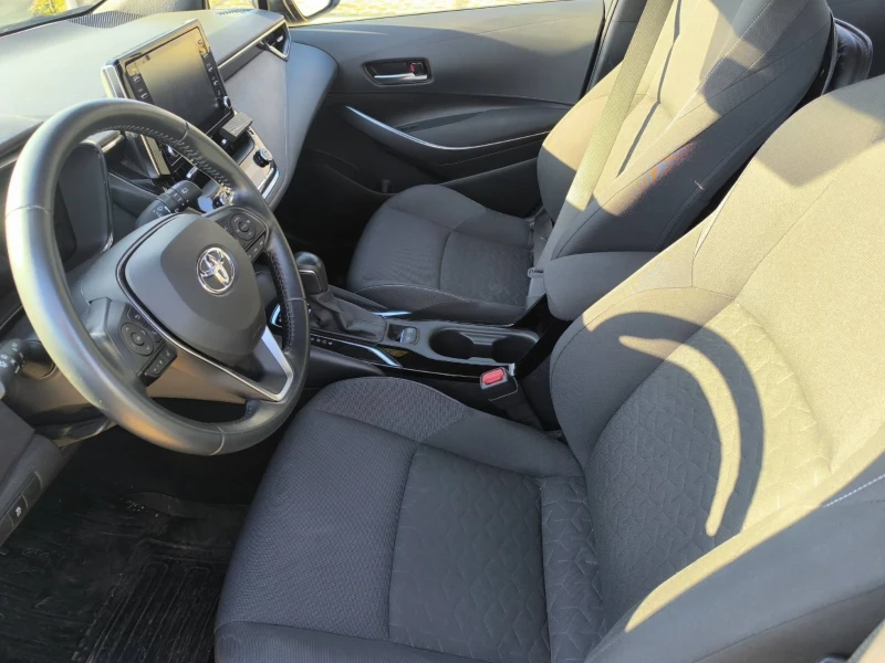 Toyota Corolla Executive 1.8 Hybrid, снимка 5 - Автомобили и джипове - 52868160