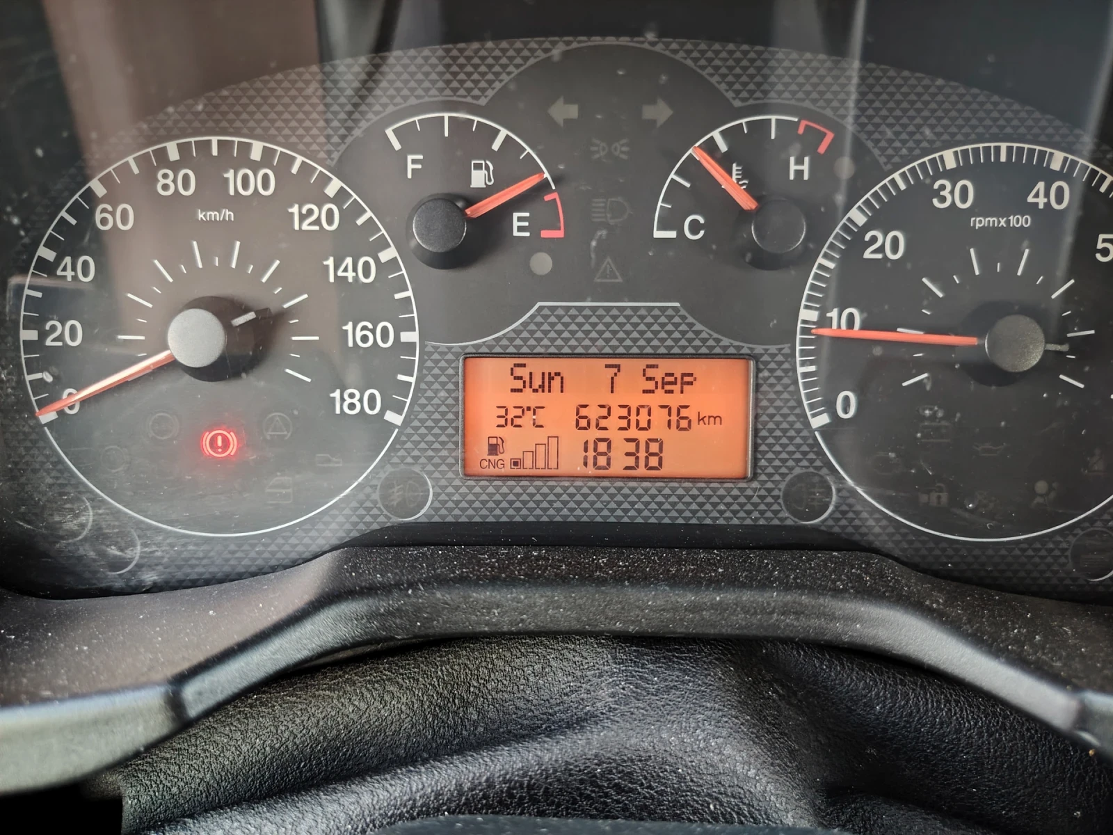 Fiat Qubo Бензин, газ 50 литра - изображение 2
