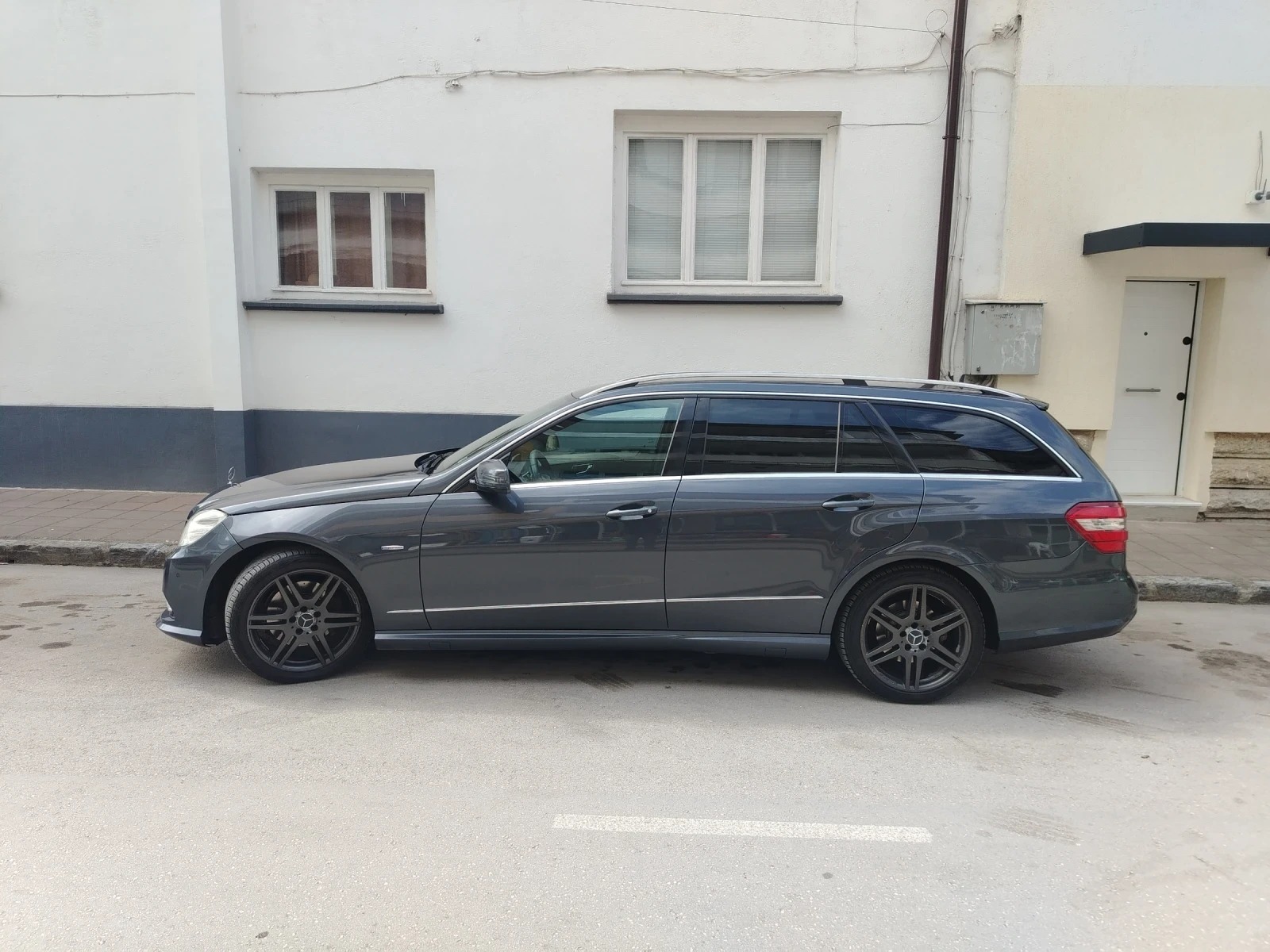 Mercedes-Benz E 350, снимка 3 - Автомобили и джипове - 52612142