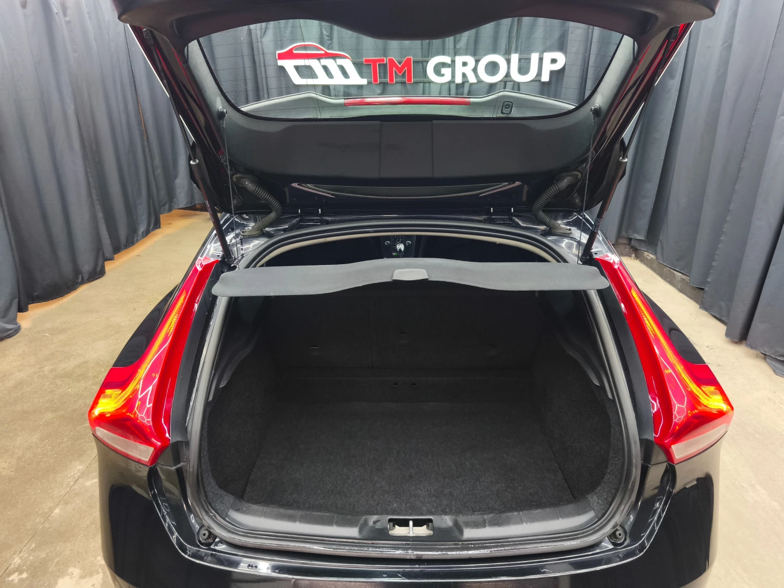 Volvo V40 2.0D3 Automatic 120k.c* E6B, снимка 10 - Автомобили и джипове - 53971220