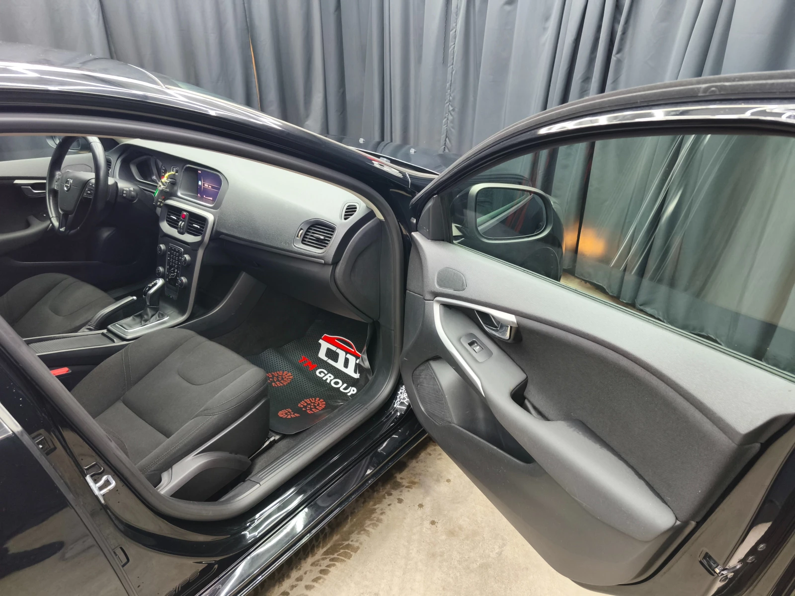 Volvo V40 2.0D3 Automatic 120k.c* E6B, снимка 12 - Автомобили и джипове - 53971220