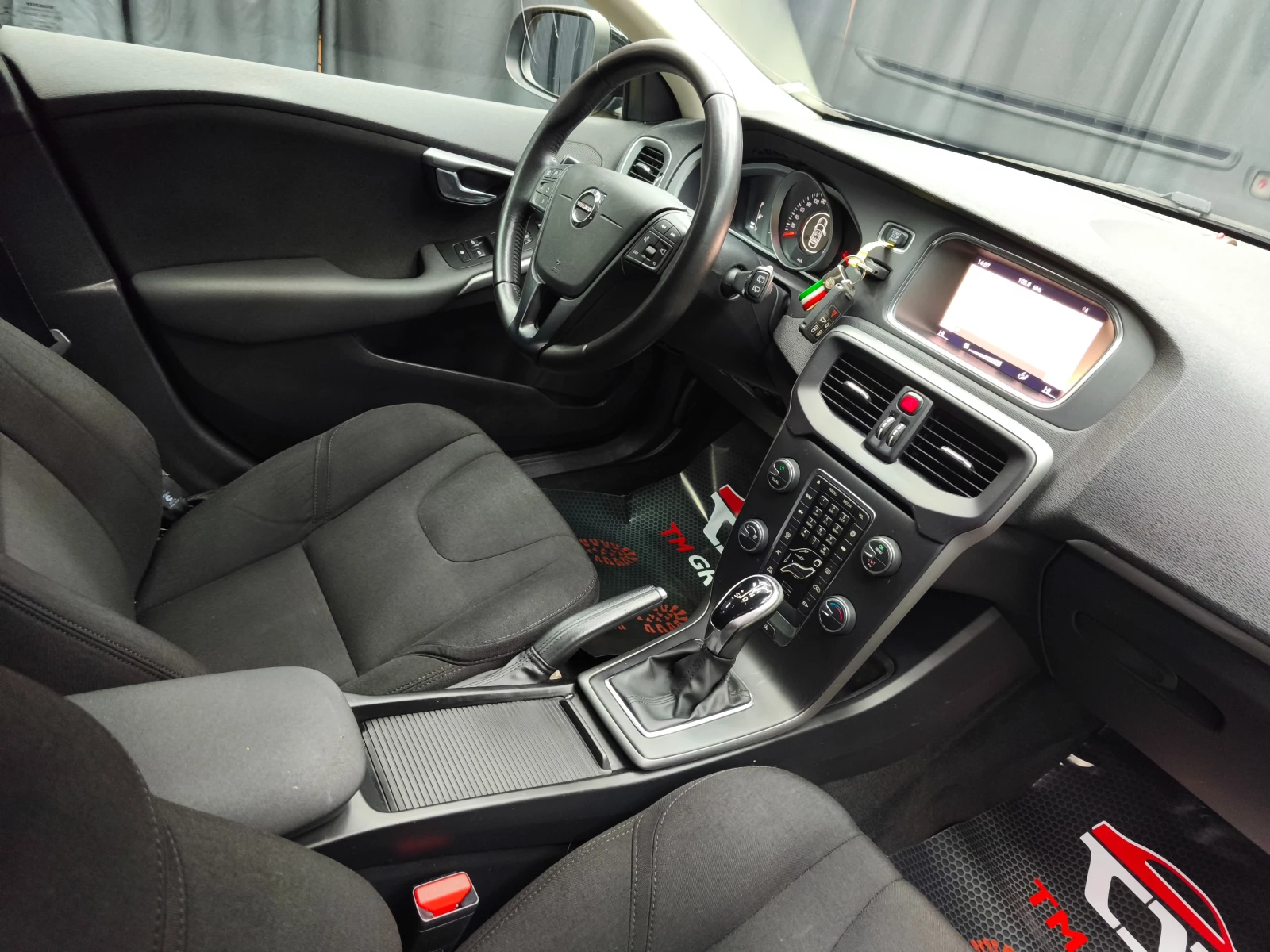 Volvo V40 2.0D3 Automatic 120k.c* E6B, снимка 13 - Автомобили и джипове - 53971220