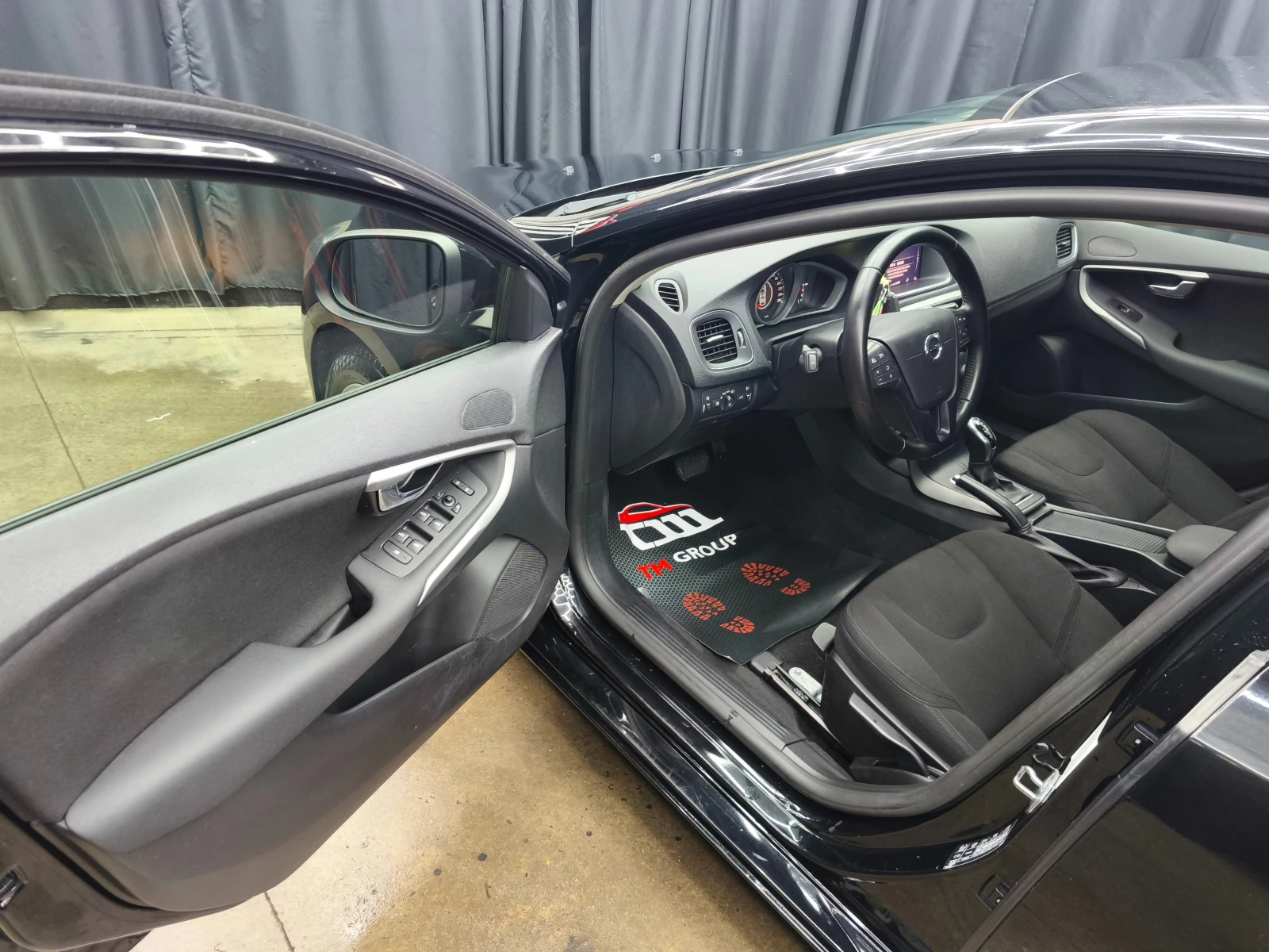 Volvo V40 2.0D3 Automatic 120k.c* E6B, снимка 7 - Автомобили и джипове - 53971220