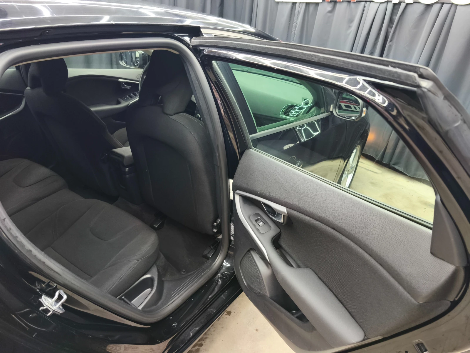 Volvo V40 2.0D3 Automatic 120k.c* E6B, снимка 11 - Автомобили и джипове - 53971220