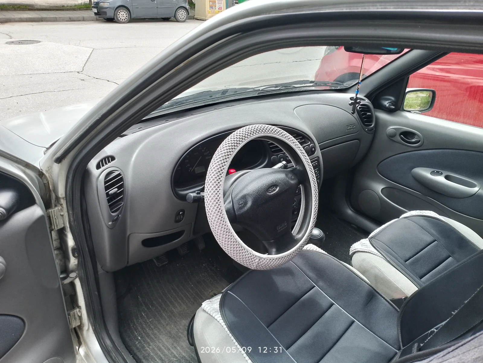 Ford Fiesta Хечбек, 1999г., 1.25куб.см., бензин, снимка 8 - Автомобили и джипове - 54483052