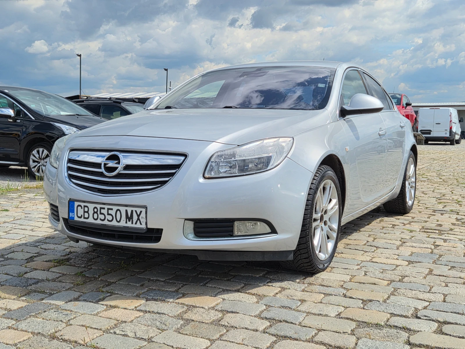 Opel Insignia 2.0i TURBO 220кс ОТ БЪЛГАРИЯ ЕВРО 4, снимка 2 - Автомобили и джипове - 54618828