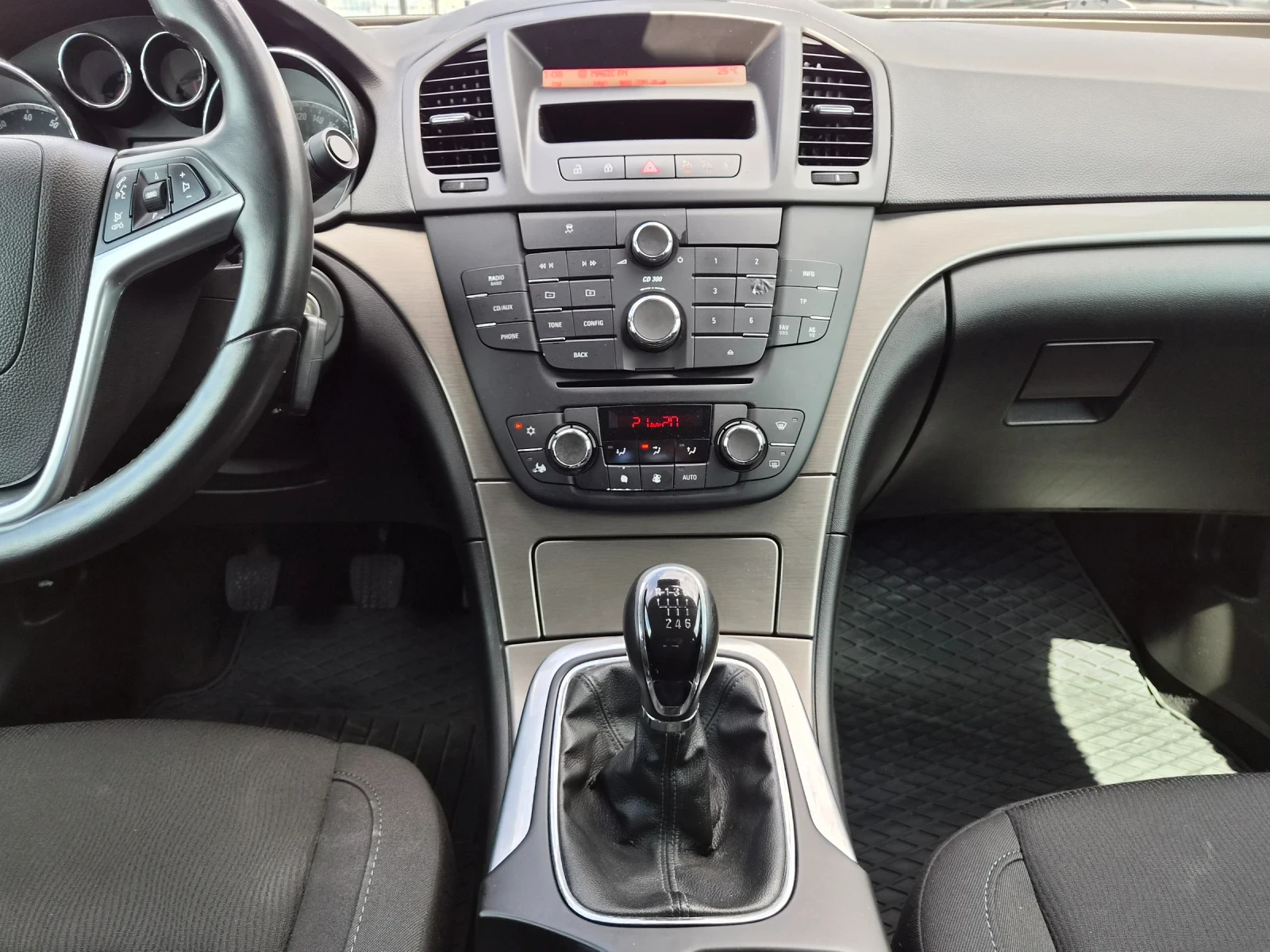 Opel Insignia 2.0i TURBO 220кс ОТ БЪЛГАРИЯ ЕВРО 4, снимка 15 - Автомобили и джипове - 54618828