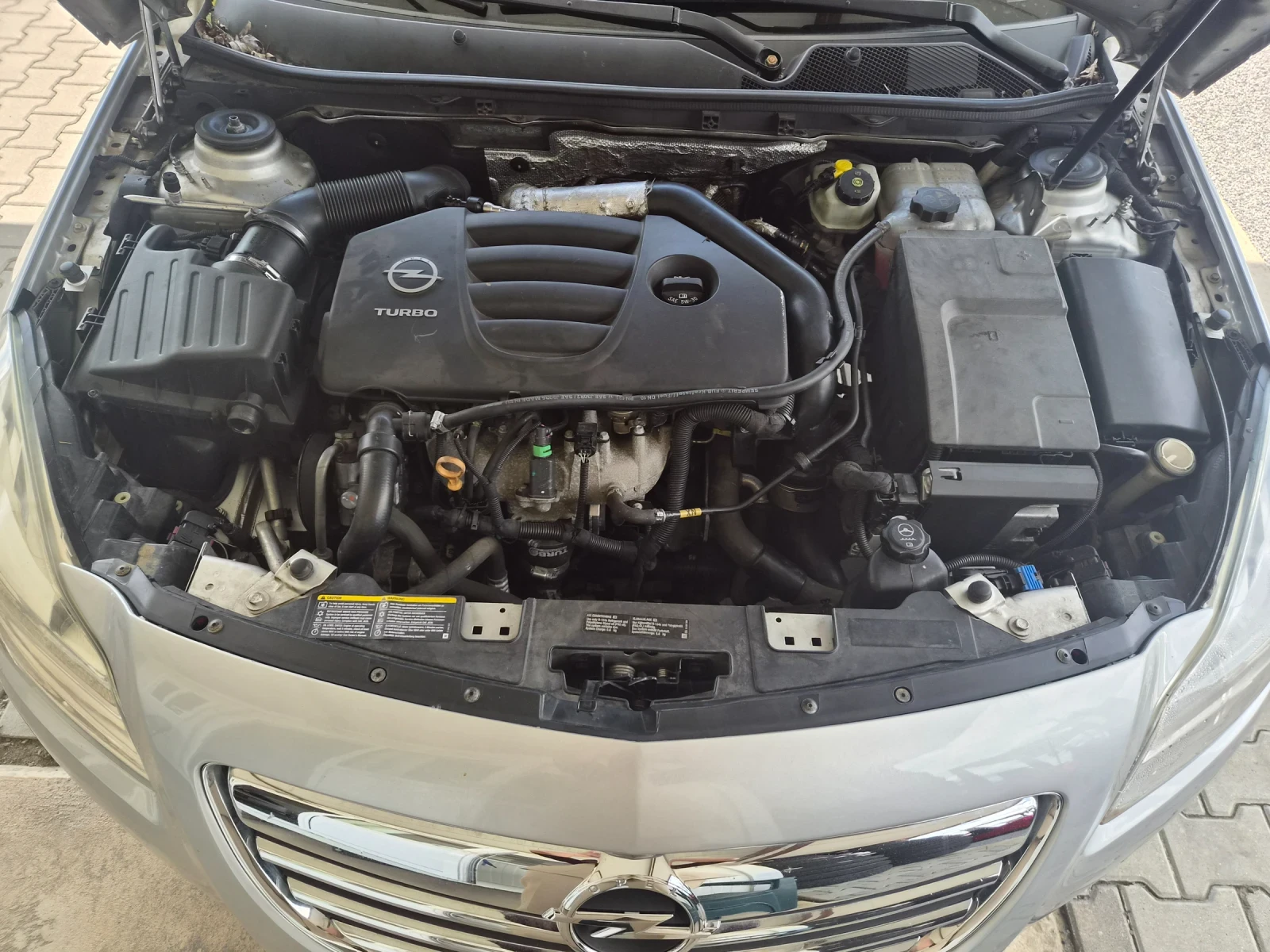 Opel Insignia 2.0i TURBO 220кс ОТ БЪЛГАРИЯ ЕВРО 4, снимка 9 - Автомобили и джипове - 54618828